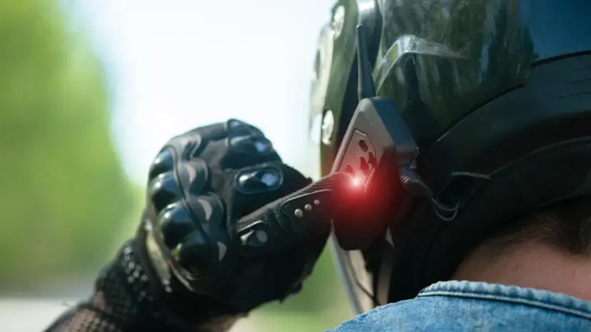 Wybór interkomu motocyklowego: Bluetooth czy Mesh? Pełny poradnik