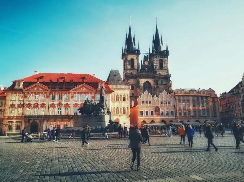 Praga: Jak zaplanować idealny wyjazd? Atrakcje, trasy, porady
