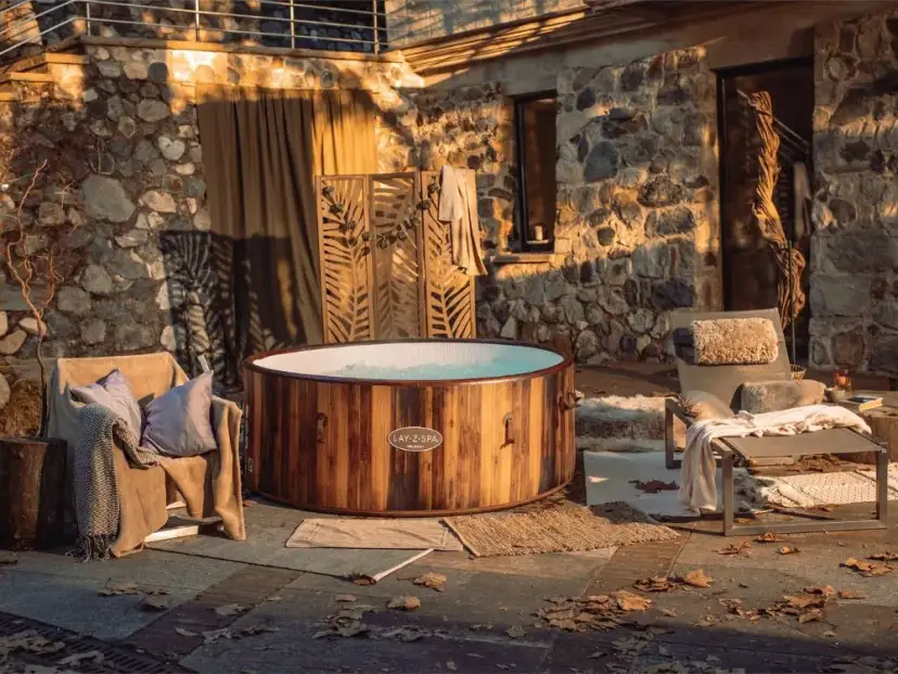 Czym obudować basen ogrodowy? Odkryj najlepsze materiały i pomysły