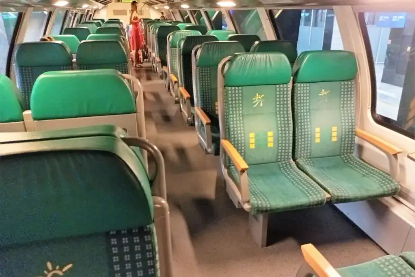 Dojazd do Ustki: Odległość, trasy, pociąg, autobus bez stresu!