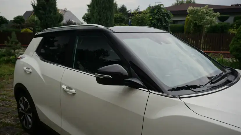 Ile kosztuje oklejenie dachu samochodu? Zobacz, co wpływa na cenę