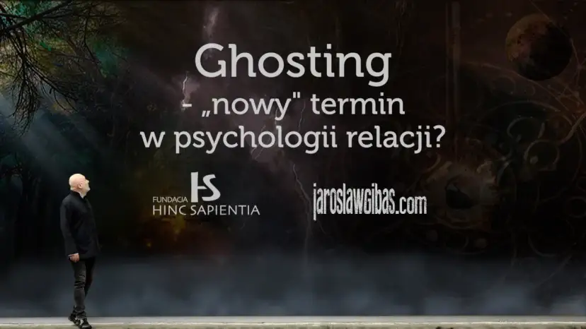 Mężczyzna patrzy na napis "Ghosting - „nowy" termin w psychologii relacji?". Temat ghostingu w psychologii.