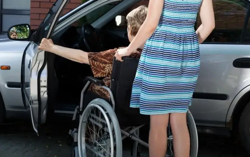 Czy zasiłek pielęgnacyjny wlicza się do dochodu osoby niepełnosprawnej?