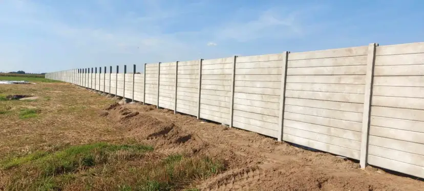 Jak wysoki może być płot betonowy? Poznaj przepisy i konsekwencje