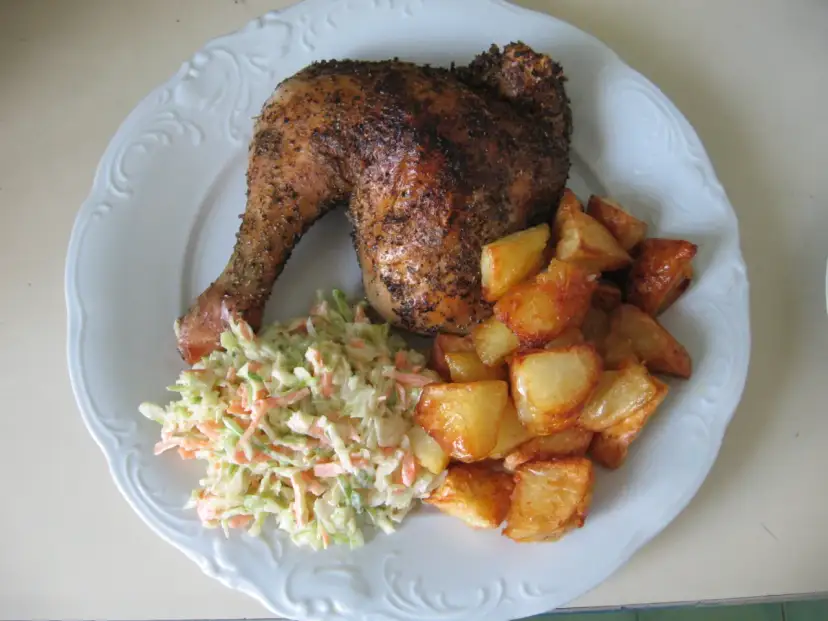 Udka z kurczaka i ziemniaki z blachy: jak upiec perfekcyjny obiad?