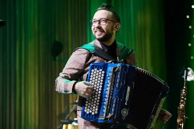 Ile kosztuje koncert Enej? Sprawdź, co wpływa na cenę występu