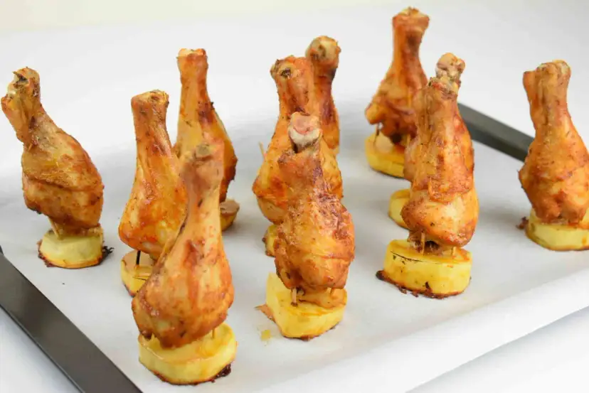 Jak piec pałki z kurczaka, aby były soczyste i chrupiące
