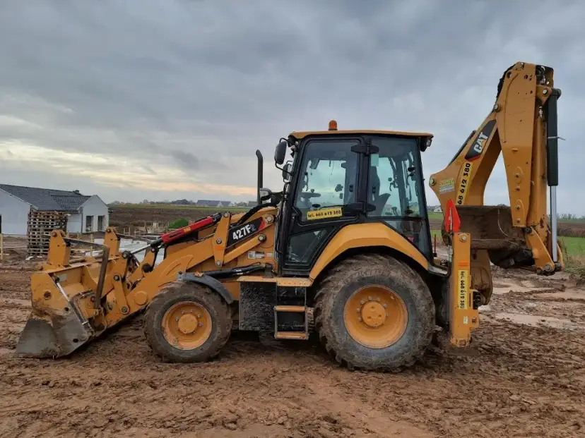 Gdzie szukać zleceń na koparkę? Skuteczne sposoby na pracę w branży