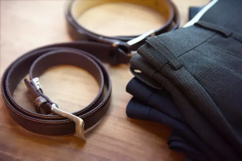 Jak prasować spodnie w kant, aby uniknąć zagnieceń i osiągnąć perfekcję