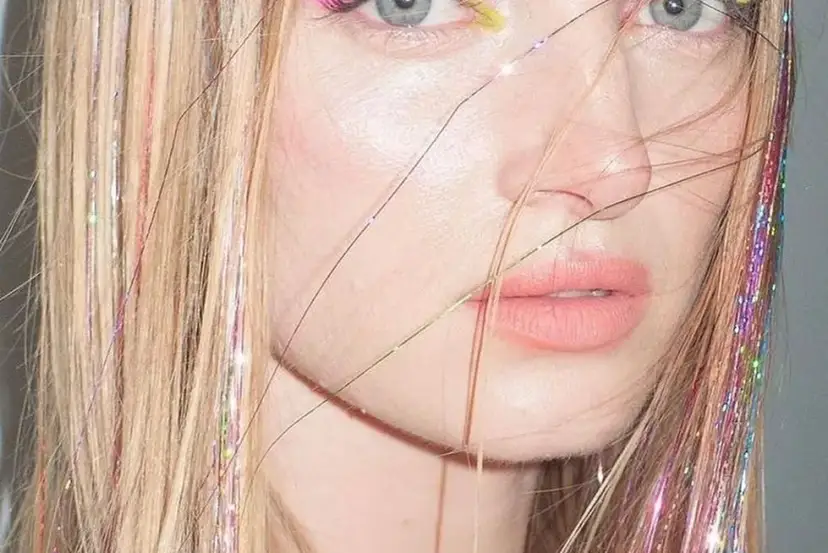 Brokat we włosach: Modny hit? Noś go z klasą i zachwycaj!