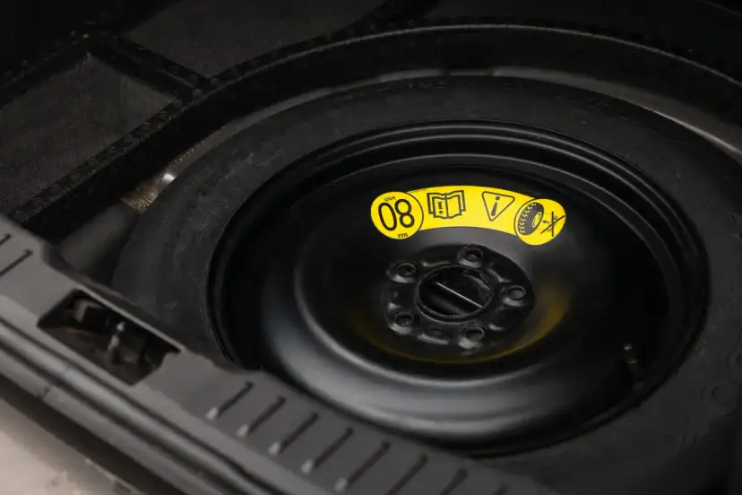 Koło zapasowe obowiązkowe w Polsce? Sprawdź przepisy i alternatywy