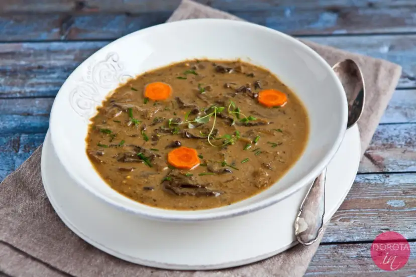 Idealna zupa grzybowa: przepis, sekrety i jak uratować gorzką?