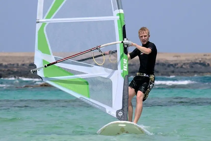 Fuerteventura windsurfing: Gdzie pływać? Kompletny przewodnik