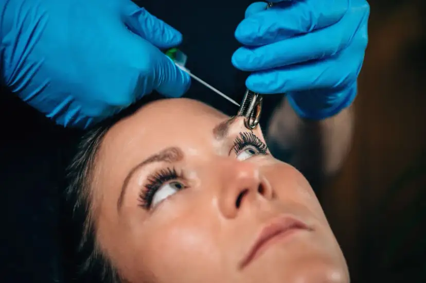 Ile kosztuje kolczyk w brwi? Sprawdź ceny i ważne informacje