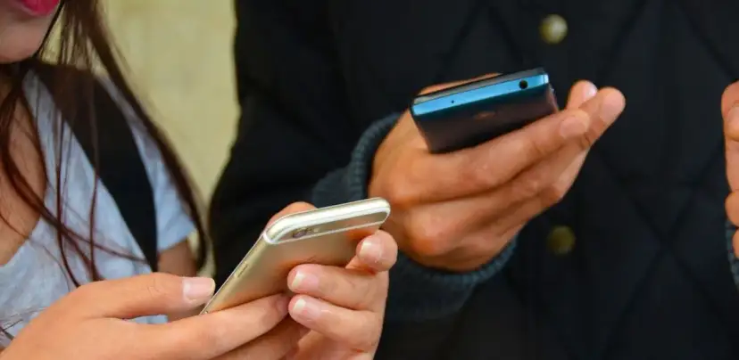 Jak pobrać aplikację Messenger na telefon - proste kroki dla każdego