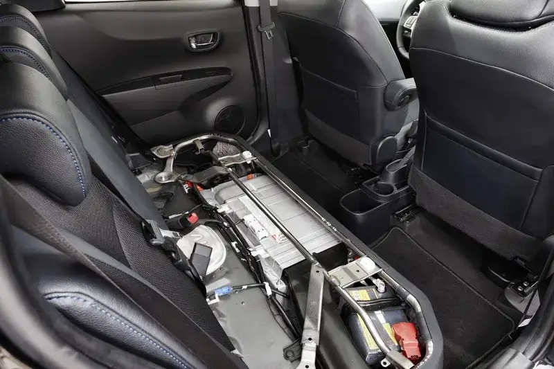 Gdzie jest akumulator w Toyota Yaris Hybrid? Oto co musisz wiedzieć