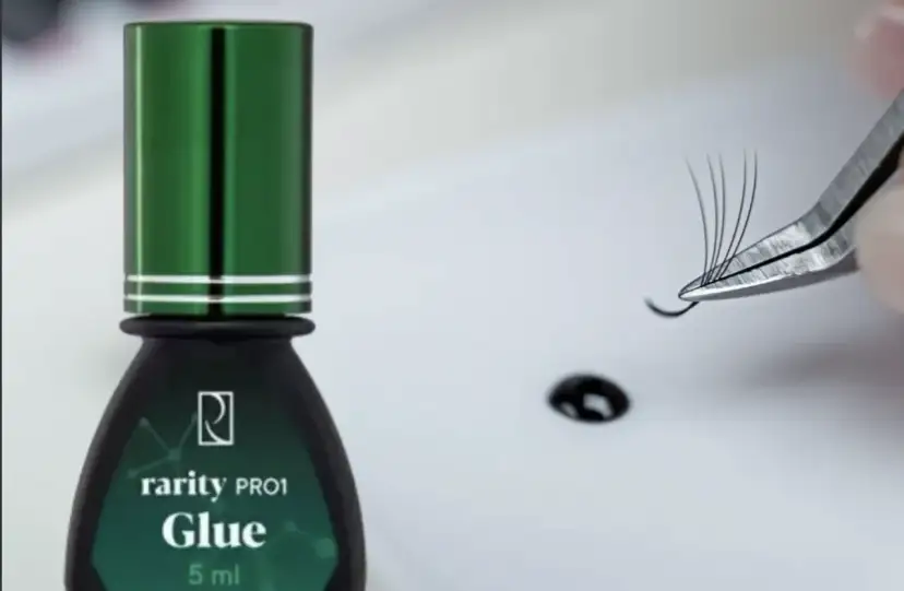Klej do rzęs – najważniejszy produkt w salonie. Jak dobrać idealny?