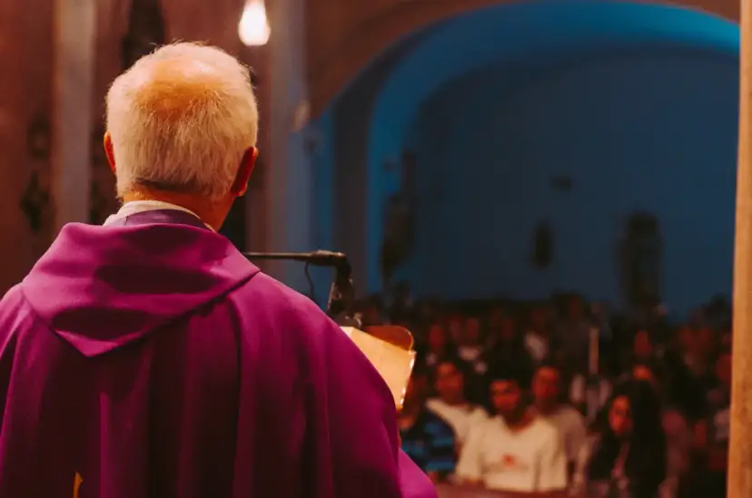 Czy ksiądz na emeryturze może się ożenić? Oto, co musisz wiedzieć