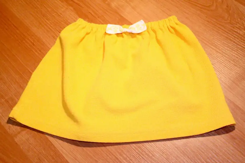 Jak zrobić spódniczkę ze spodni? Przewodnik DIY i unikalny styl!