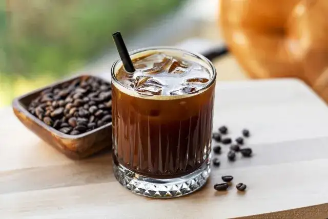Jak zrobić herbatę cold brew? Przepis na napój bez goryczki