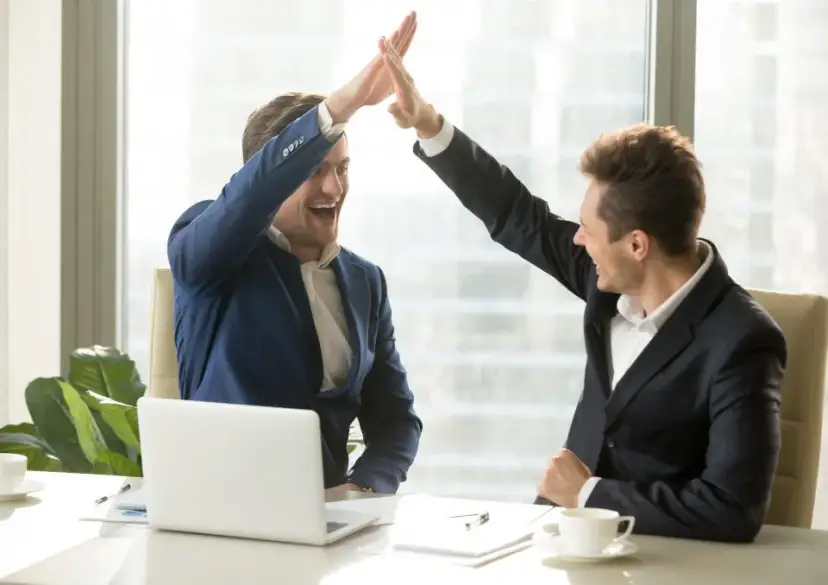 Premia w pracy: Regulaminowa czy uznaniowa? Poznaj swoje prawa!