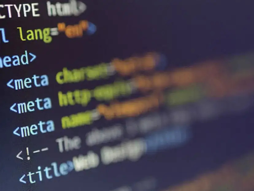 Kod HTML w Notatniku: <!DOCTYPE html> <html lang="en"> <head> <meta charset="UTF-8"> <meta http-equiv="X-UA-Compatible" content="IE=edge"> <meta name="viewport" content="width=device-width, initial-scale=1.0"> <!-- The above meta tags --> <title>Web De...