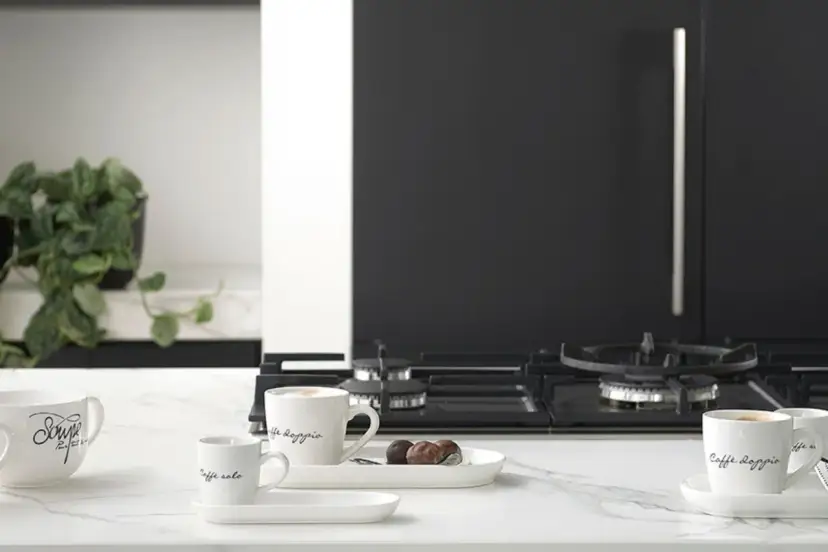 Jak podawać kawę gościom? Savoir-vivre i triki eksperta!