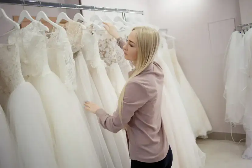 Ile wcześniej szukać sukni ślubnej, aby uniknąć stresu przed weselem?