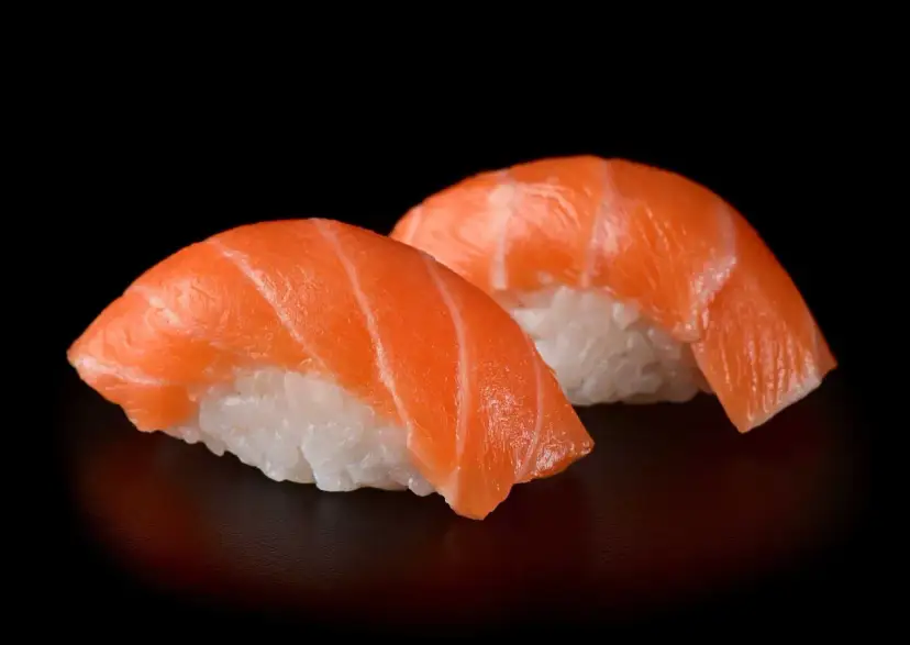 Sushi w upały: Czy surowa ryba jest bezpieczna? Ekspert radzi