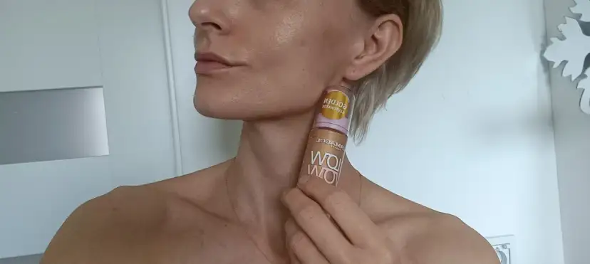 Efekt glow: Ranking kremów rozświetlających z drobinkami przewodnik