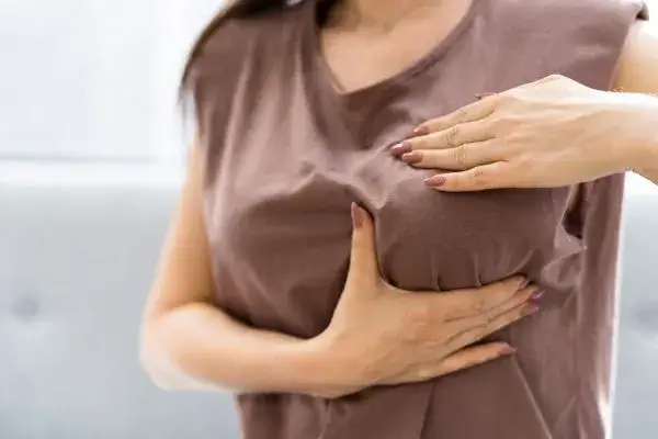 Masaż biustu jak zrobić: skuteczne techniki dla piękniejszego dekoltu