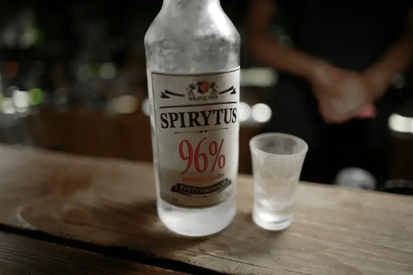 Jaka wódka ma najwięcej procent? Odkryj najsilniejsze trunki świata