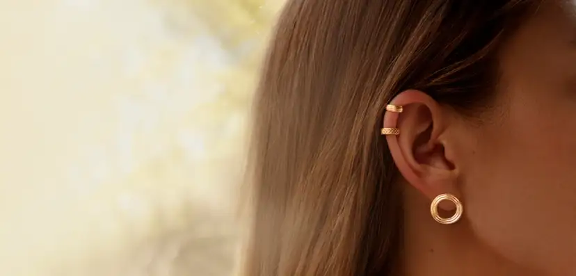 Drugi kolczyk w którym uchu - najlepsze wybory dla stylu i wygody