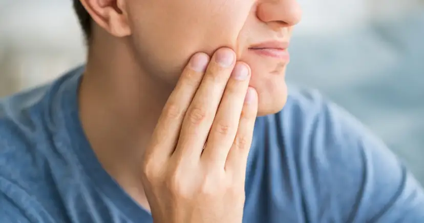 Spuchnięte dziąsła: Szybka ulga i kiedy iść do dentysty?