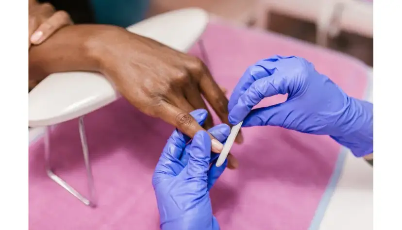 Jakie pilniki do manicure hybrydowego wybrać, aby uniknąć zniszczeń?