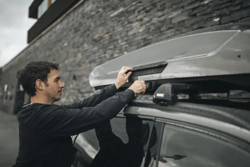 Bagażnik na narty: Uchwyt czy box? Jak wybrać bezpiecznie?