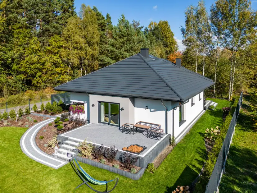 Dach czterospadowy konstrukcja - kluczowe aspekty i pułapki do uniknięcia