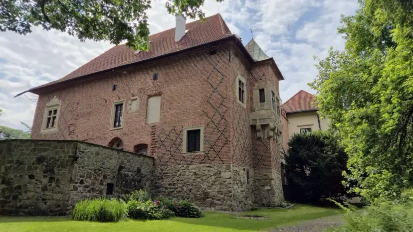 Zamek w Dębnie godziny otwarcia – nie przegap idealnego czasu na wizytę