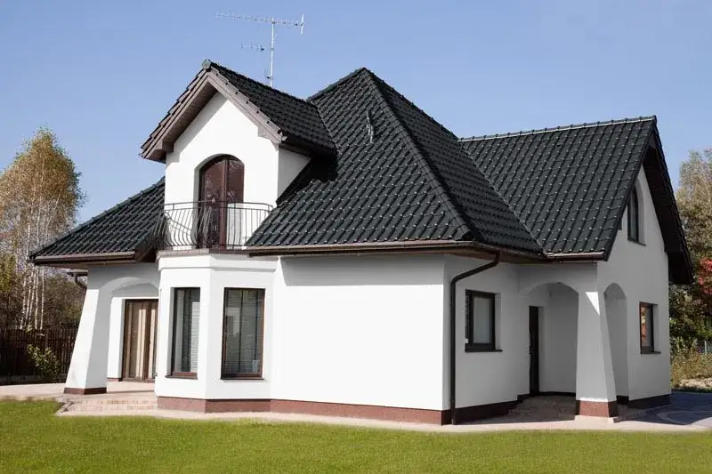 Jaki kolor elewacji do grafitowego dachu i brązowych okien, aby uniknąć błędów?