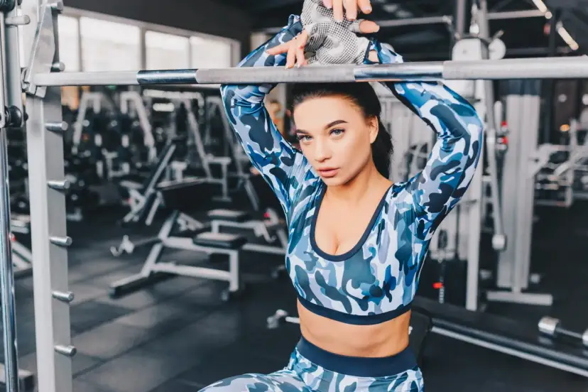 Trening na siłowni: Ile minut, by osiągnąć cel bez przetrenowania?