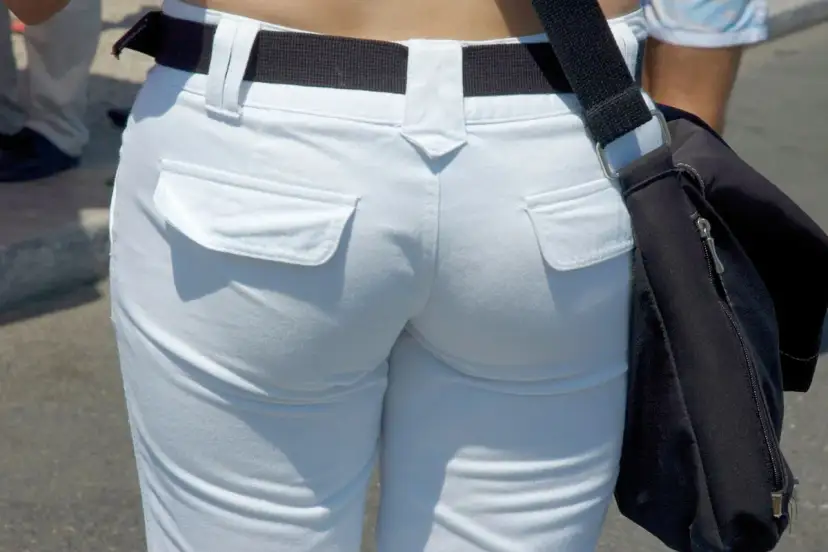 Jakie majtki do białych spodni, aby uniknąć widocznych linii?