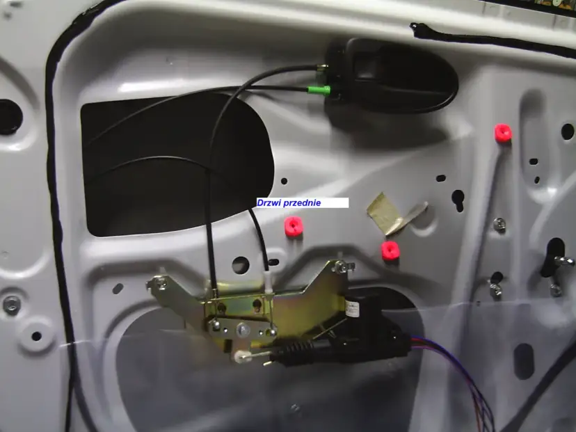 Mechanizm centralnego zamka Toyota Yaris, koszt części do drzwi przednich.