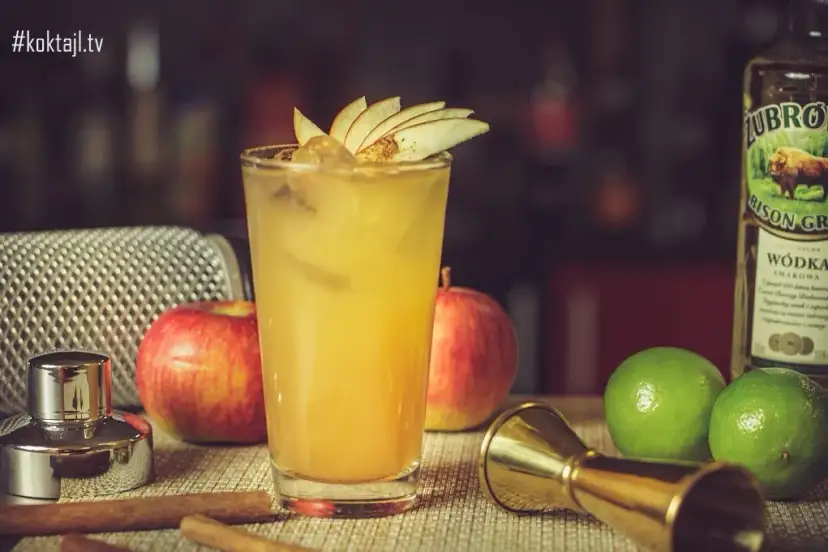 Proste drinki z sokiem jabłkowym: Przepisy na Szarlotkę i inne