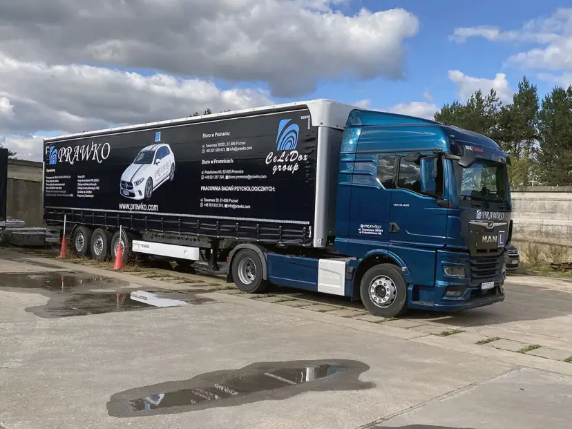 Prawo jazdy C a ciągnik z przyczepą? Sprawdź, czy masz uprawnienia!