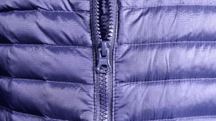 Jak naprawić zamek w bluzie? Sprawdzone sposoby na usterki zamka