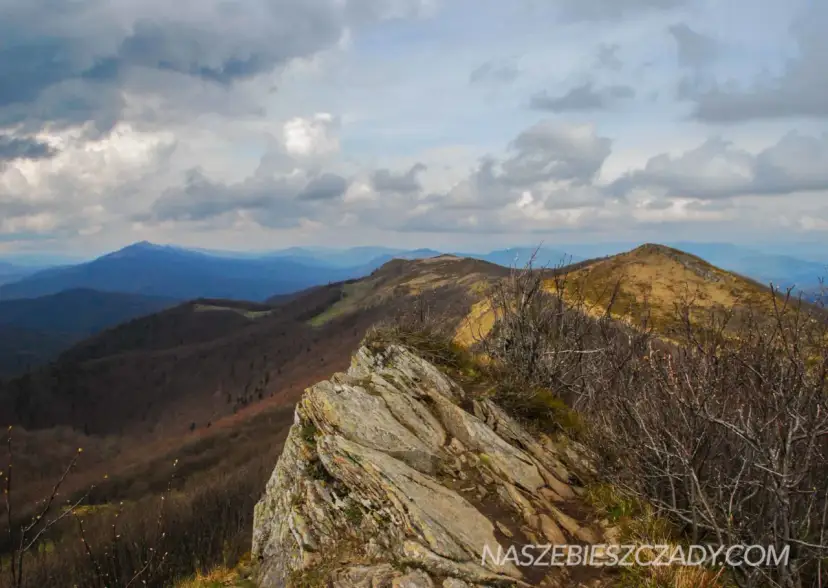 Noclegi pod Tarnicą: Gdzie spać, by zdobyć szczyt?