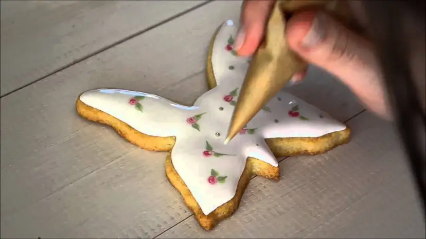 Jak ozdobić ciastka? Sekrety lukru królewskiego dla każdego