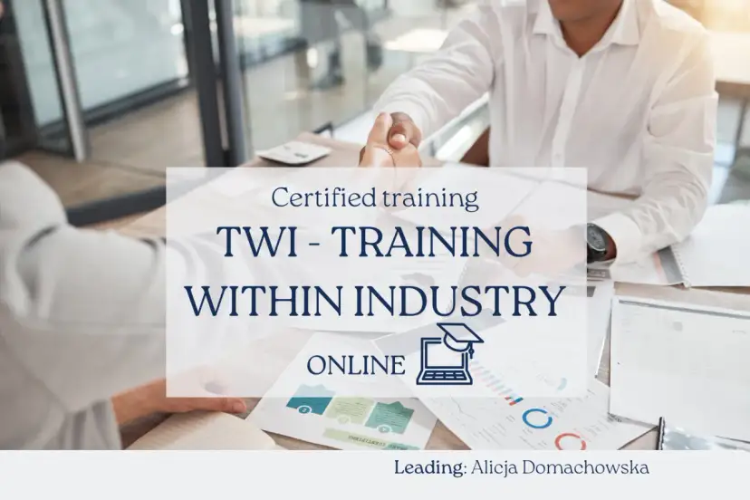 Dwóch mężczyzn ściska sobie dłonie nad dokumentami. Na zdjęciu widnieje napis "Certified training TWI - TRAINING WITHIN INDUSTRY ONLINE".