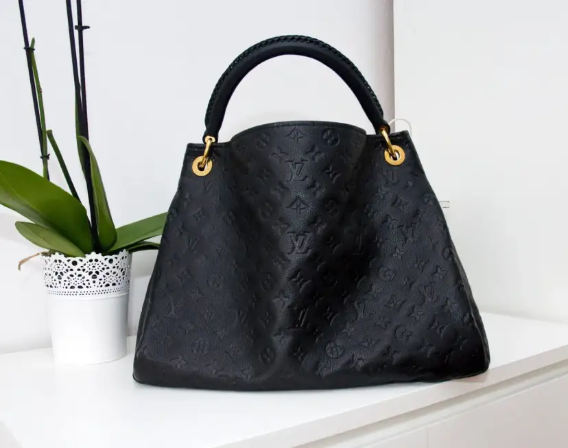 Z czego wykonane są torebki Louis Vuitton? Odkryj materiały i jakość