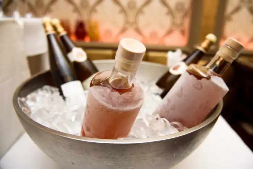 Wódka na wesele: Jak zaplanować budżet i nie przepłacić?